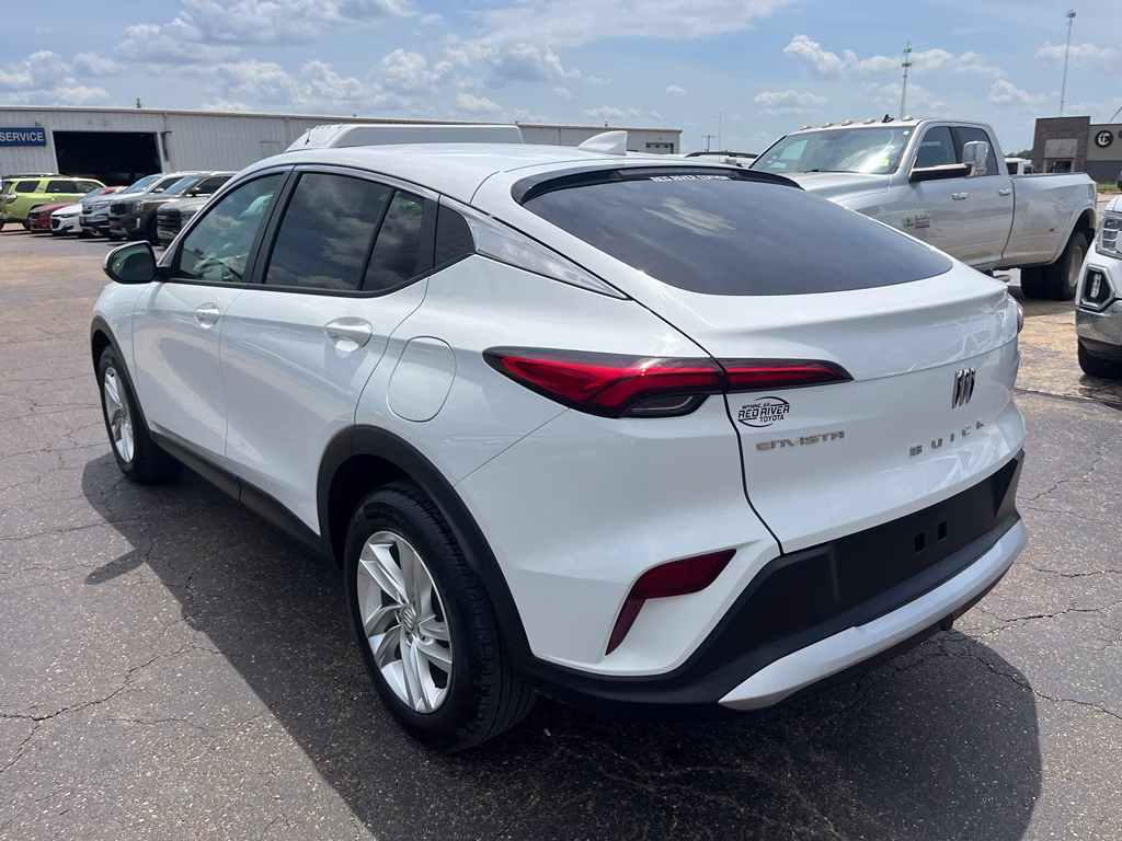 2024 Summit White Buick Envista Preferred FWD SUV