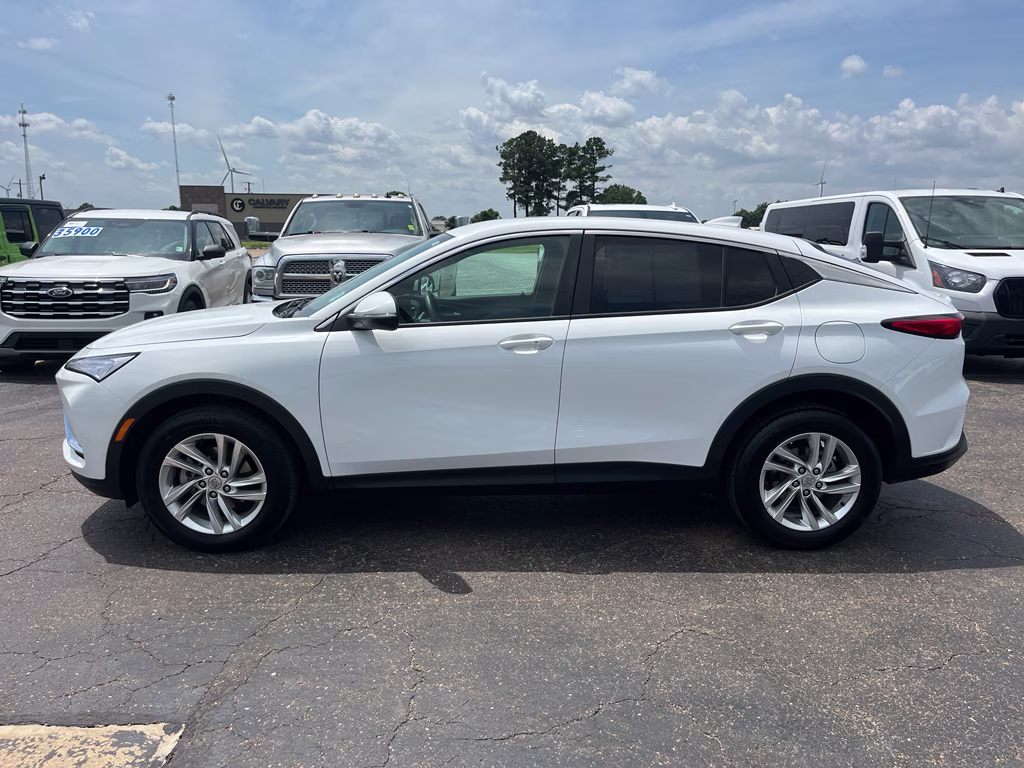 2024 Summit White Buick Envista Preferred FWD SUV