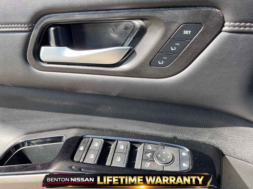 2024 Super Black Nissan Pathfinder Platinum FWD SUV