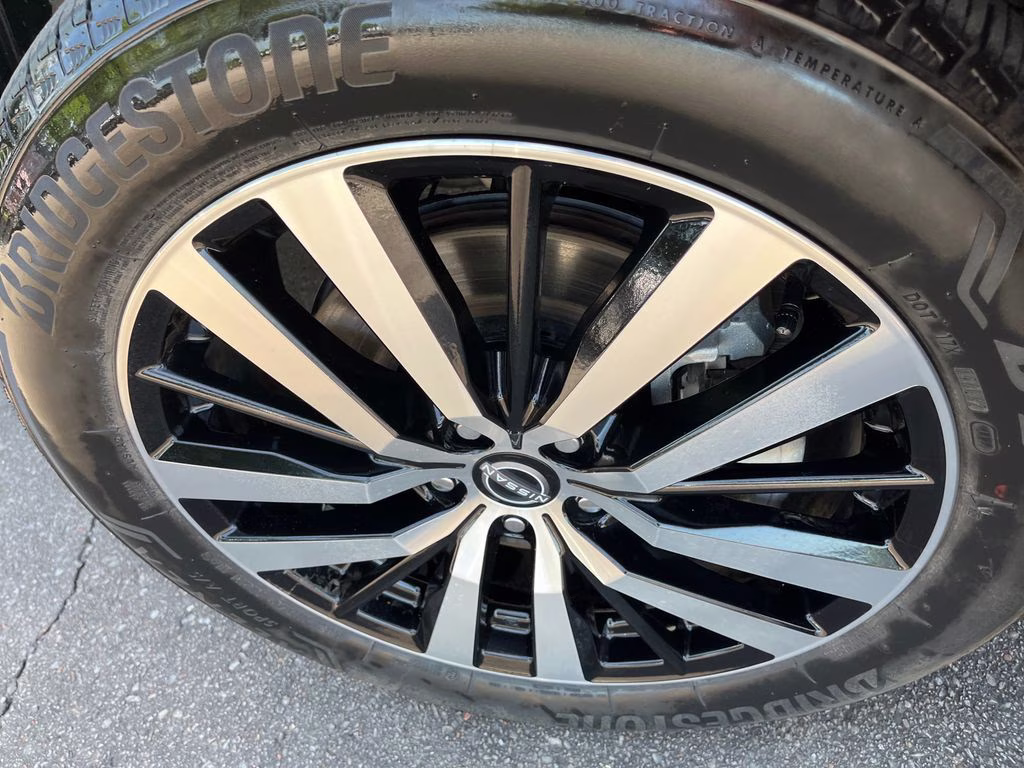 2024 Super Black Nissan Pathfinder Platinum FWD SUV