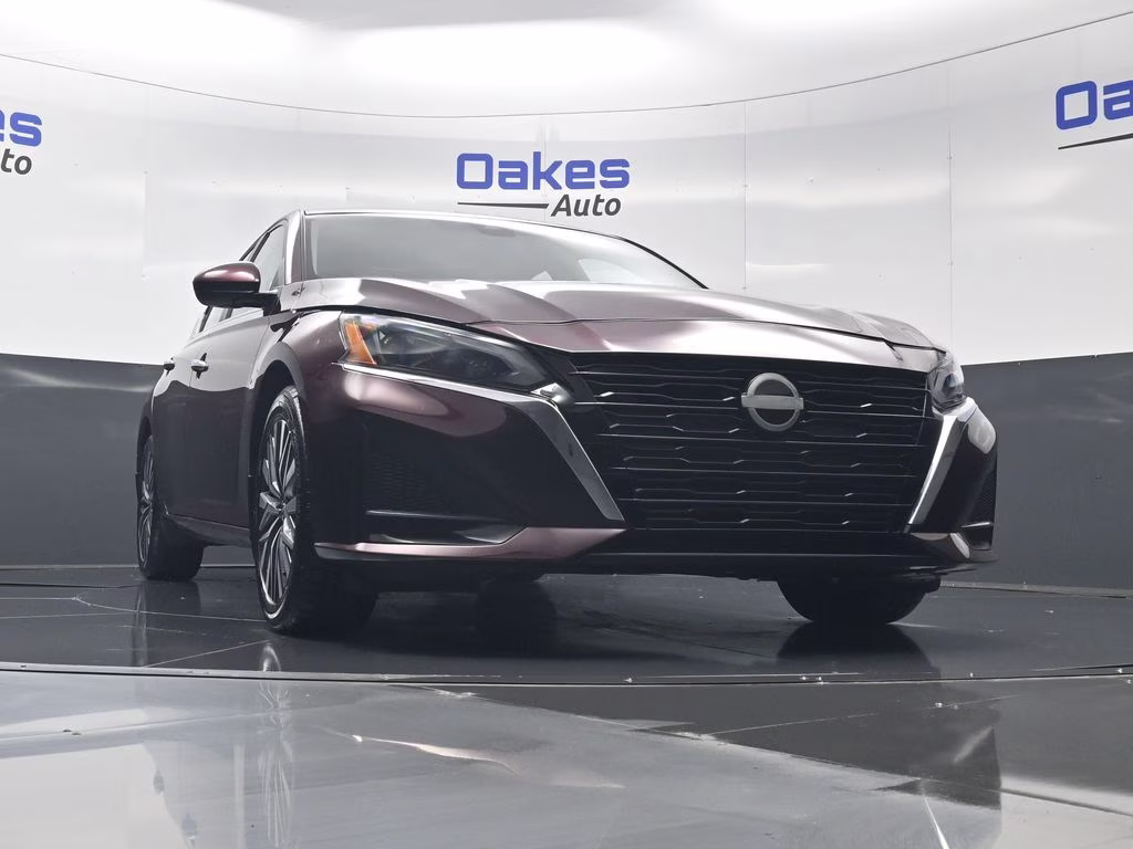 2024 Garnet Pearl Metallic Nissan Altima 2.5 SV FWD Sedan