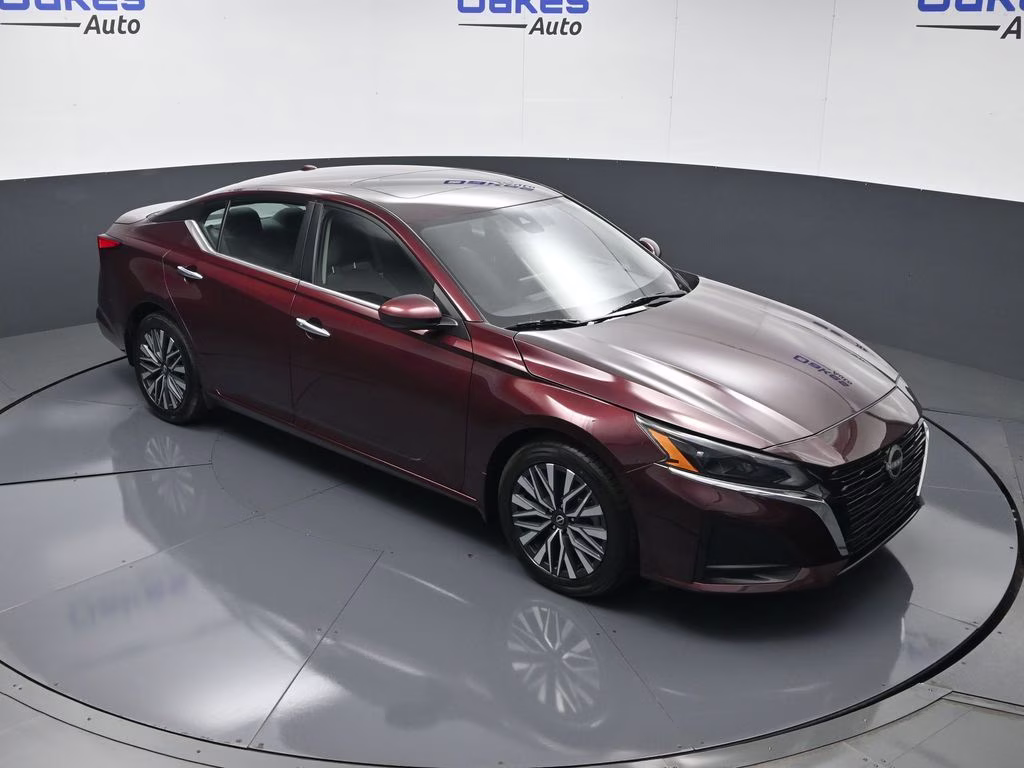 2024 Garnet Pearl Metallic Nissan Altima 2.5 SV FWD Sedan