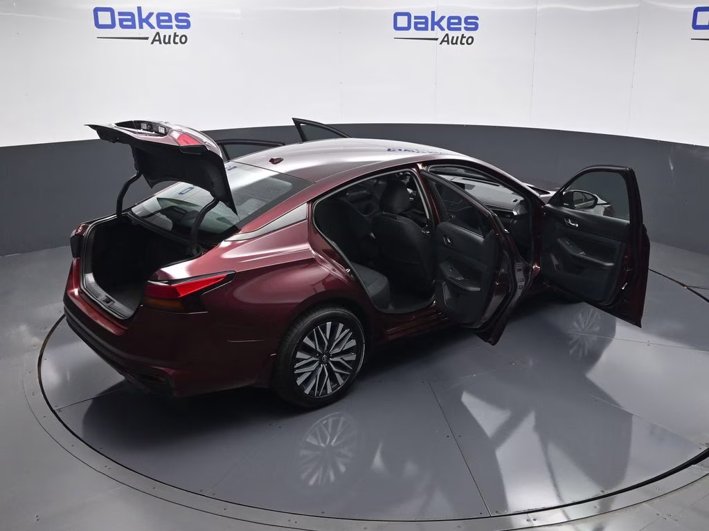 2024 Garnet Pearl Metallic Nissan Altima 2.5 SV FWD Sedan