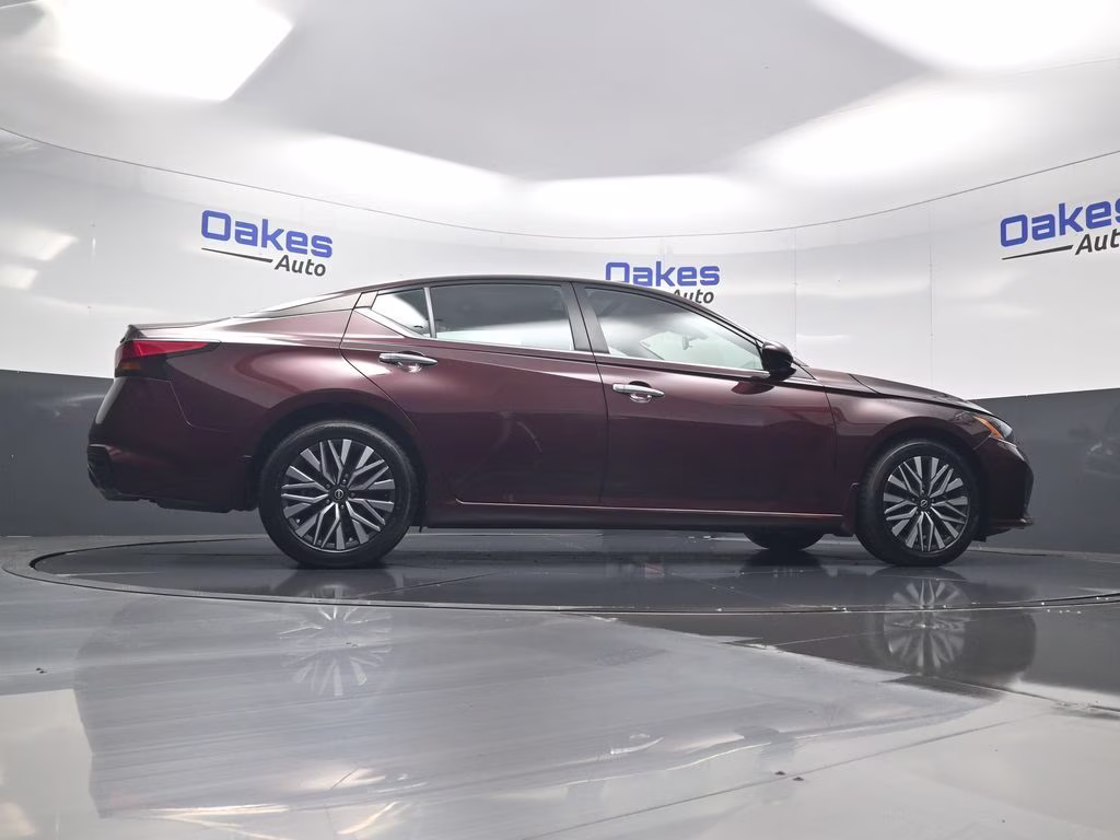 2024 Garnet Pearl Metallic Nissan Altima 2.5 SV FWD Sedan