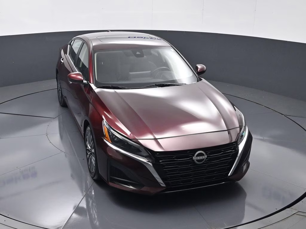2024 Garnet Pearl Metallic Nissan Altima 2.5 SV FWD Sedan