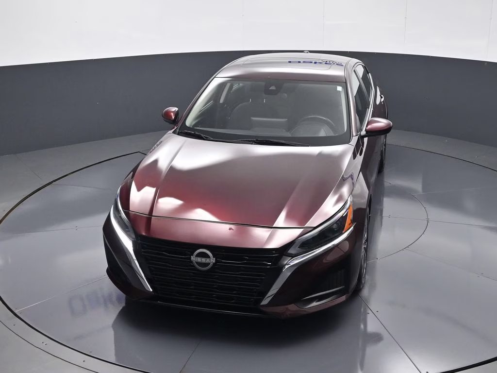 2024 Garnet Pearl Metallic Nissan Altima 2.5 SV FWD Sedan