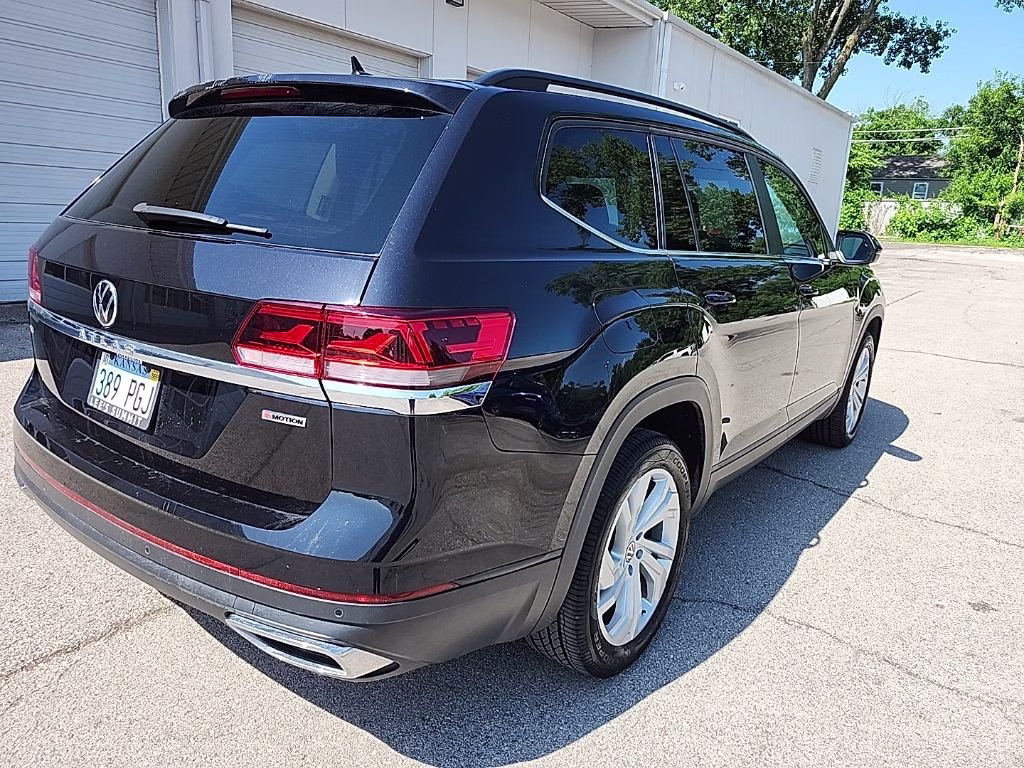2022 Deep Black Volkswagen Atlas 2.0T SE w/Technology AWD SUV