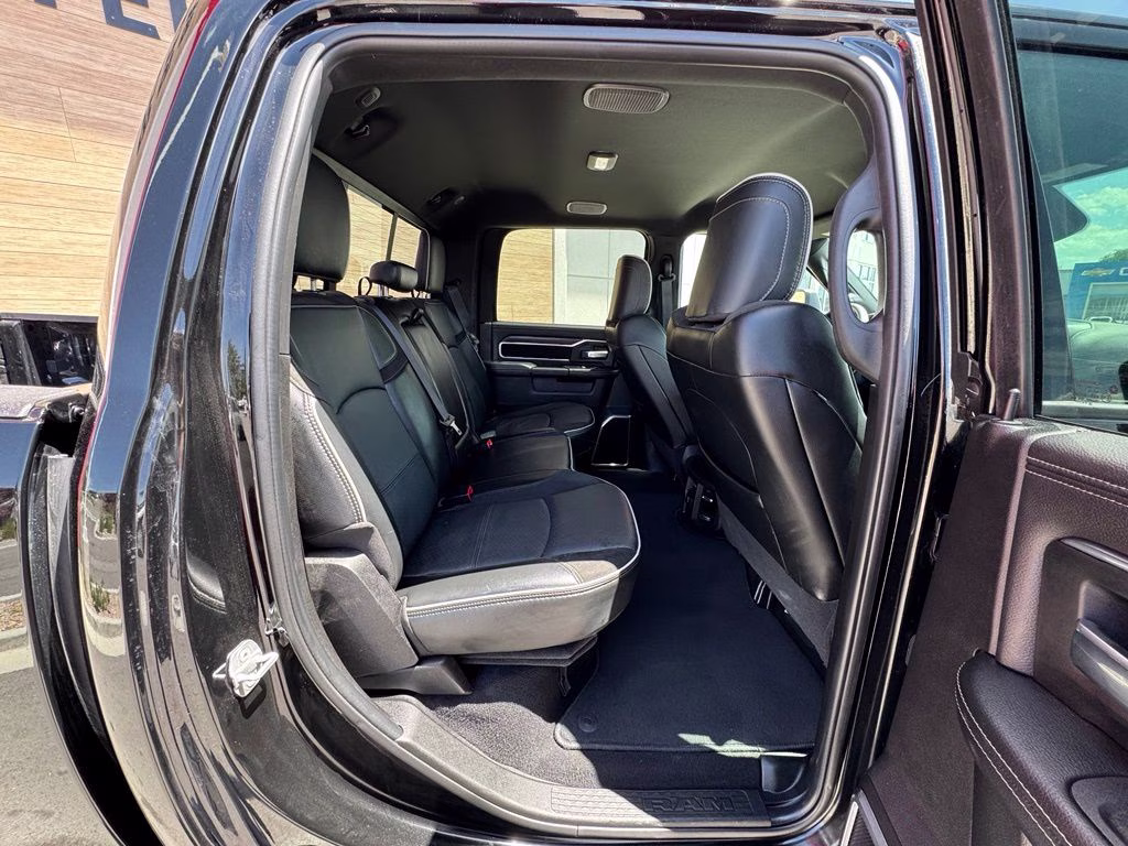 2026 Diamond Black Crystal Pearlcoat Ram 2500 Laramie 4X4 Truck