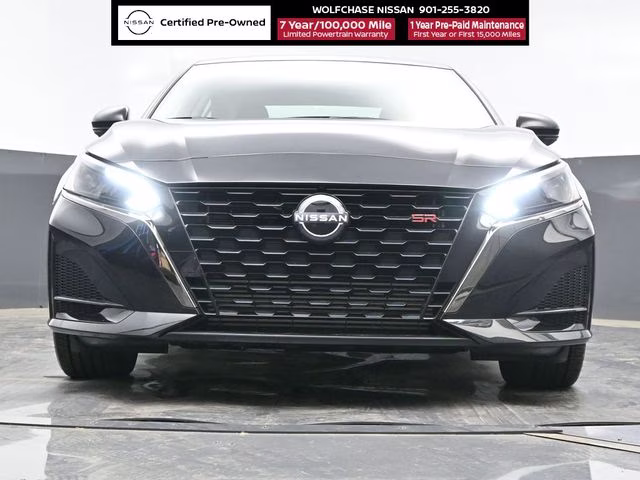 2024 Super Black Clearcoat Nissan Altima 2.0 SR FWD Sedan