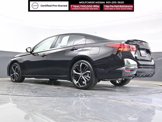 2024 Super Black Clearcoat Nissan Altima 2.0 SR FWD Sedan