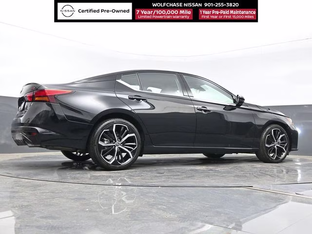 2024 Super Black Clearcoat Nissan Altima 2.0 SR FWD Sedan