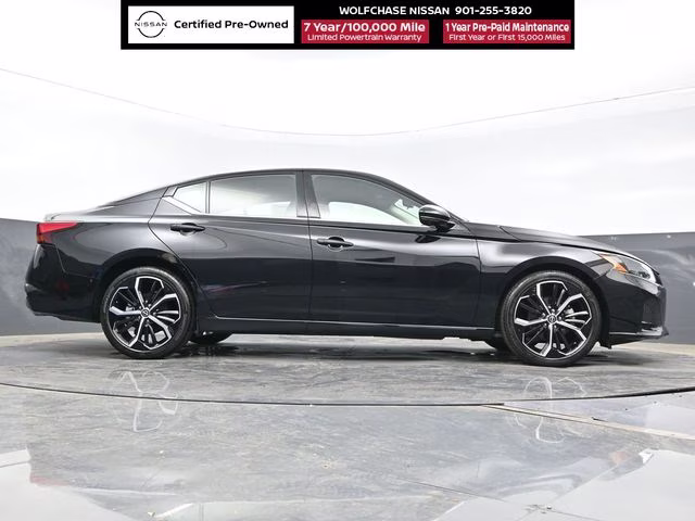 2024 Super Black Clearcoat Nissan Altima 2.0 SR FWD Sedan