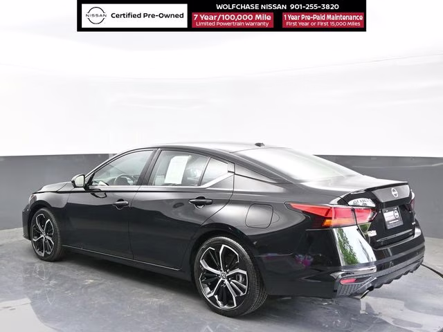 2024 Super Black Clearcoat Nissan Altima 2.0 SR FWD Sedan