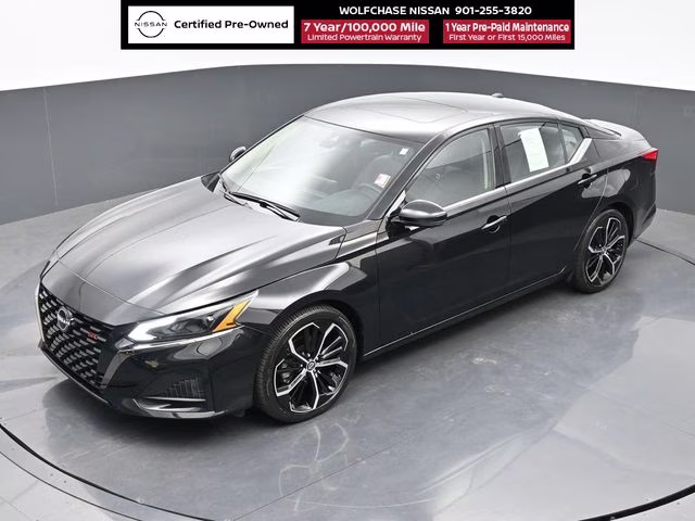 2024 Super Black Clearcoat Nissan Altima 2.0 SR FWD Sedan