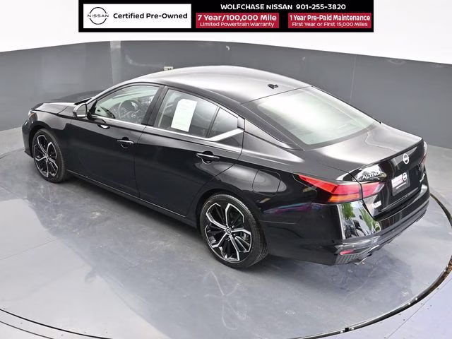 2024 Super Black Clearcoat Nissan Altima 2.0 SR FWD Sedan