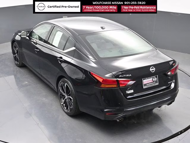 2024 Super Black Clearcoat Nissan Altima 2.0 SR FWD Sedan