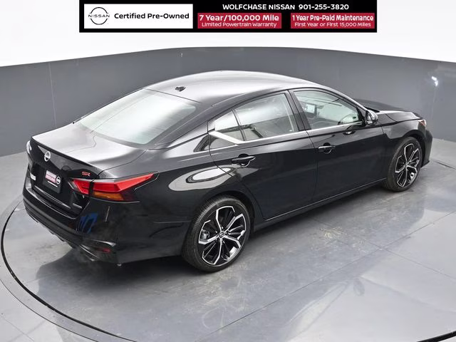 2024 Super Black Clearcoat Nissan Altima 2.0 SR FWD Sedan