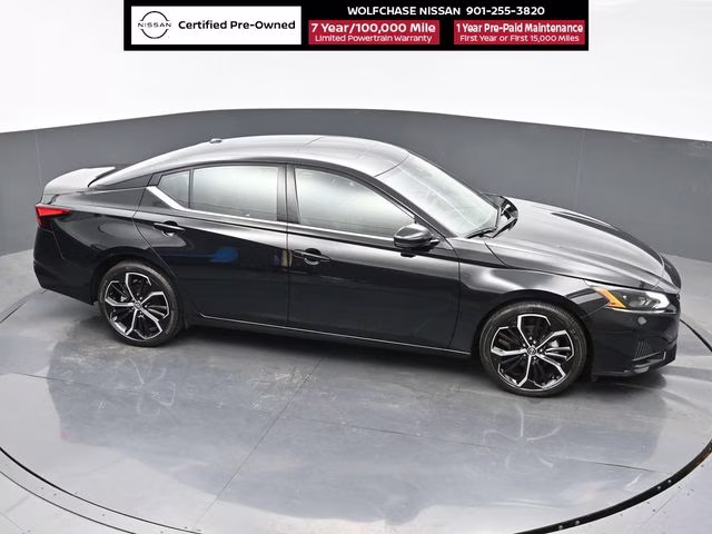 2024 Super Black Clearcoat Nissan Altima 2.0 SR FWD Sedan