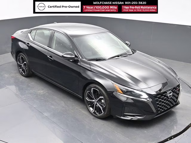 2024 Super Black Clearcoat Nissan Altima 2.0 SR FWD Sedan