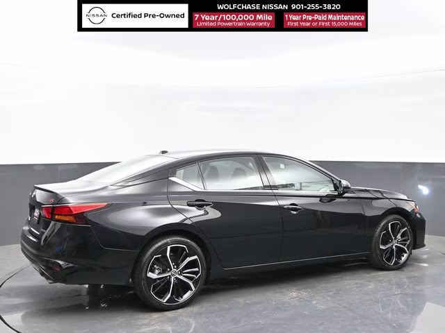 2024 Super Black Clearcoat Nissan Altima 2.0 SR FWD Sedan