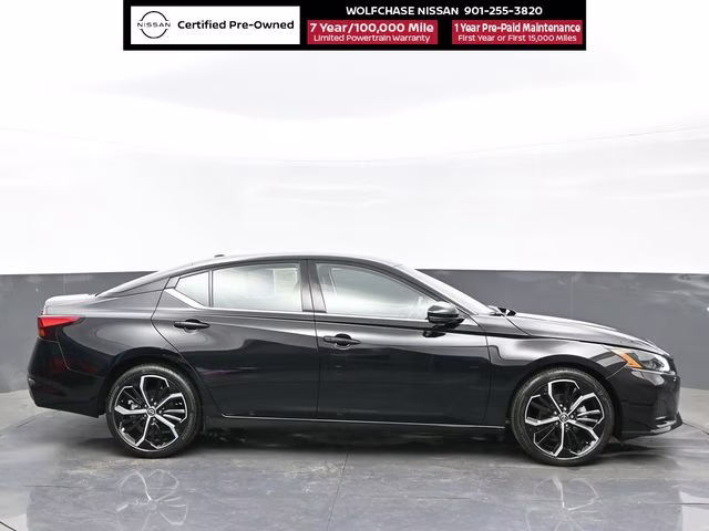 2024 Super Black Clearcoat Nissan Altima 2.0 SR FWD Sedan