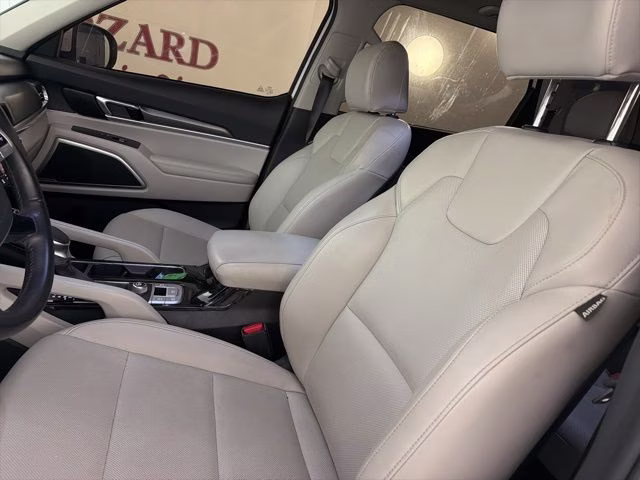 2022 White Pearl Kia Telluride S FWD SUV