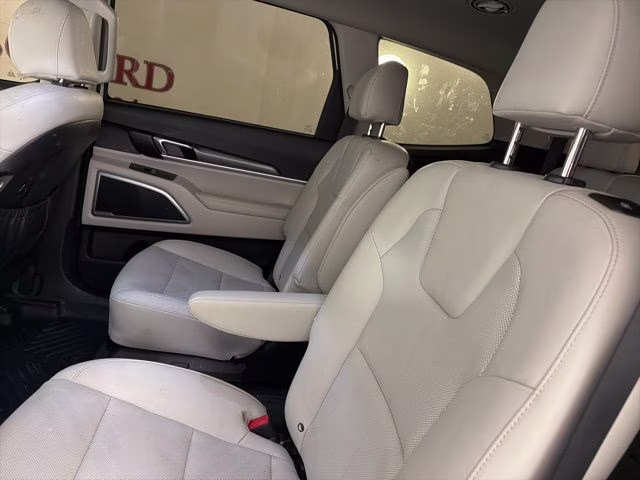 2022 White Pearl Kia Telluride S FWD SUV