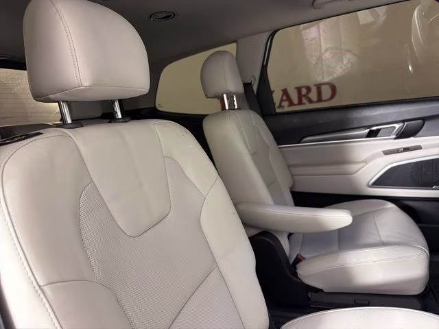 2022 White Pearl Kia Telluride S FWD SUV