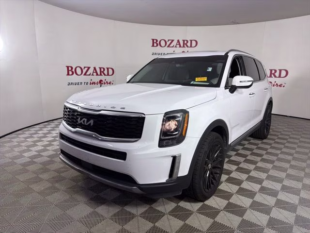 2022 White Pearl Kia Telluride S FWD SUV