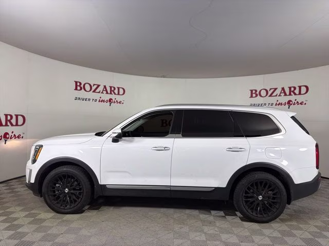 2022 White Pearl Kia Telluride S FWD SUV