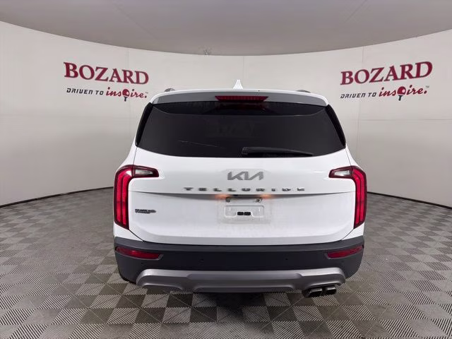2022 White Pearl Kia Telluride S FWD SUV