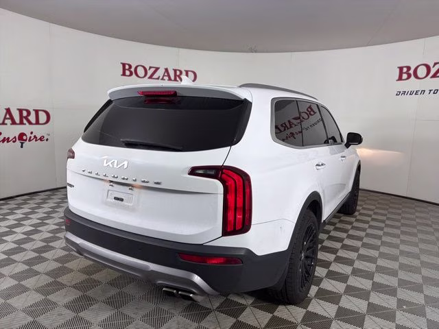 2022 White Pearl Kia Telluride S FWD SUV