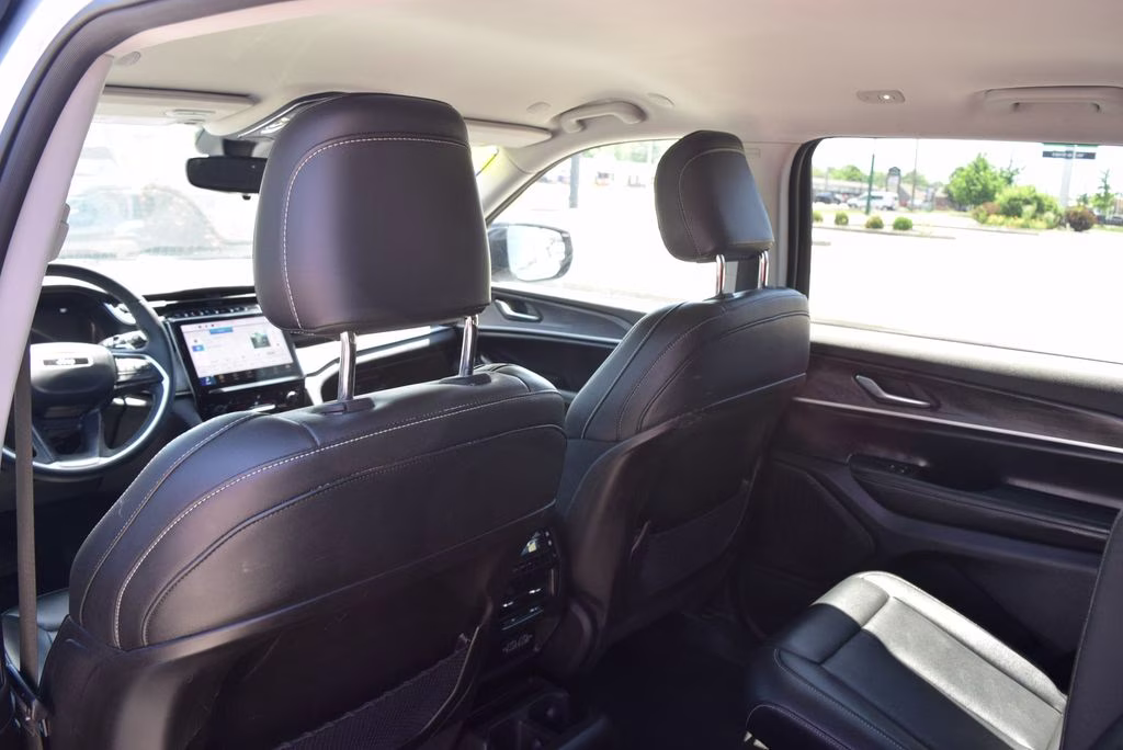 2023 Silver Zynith Jeep Grand Cherokee L Limited 4X4 SUV