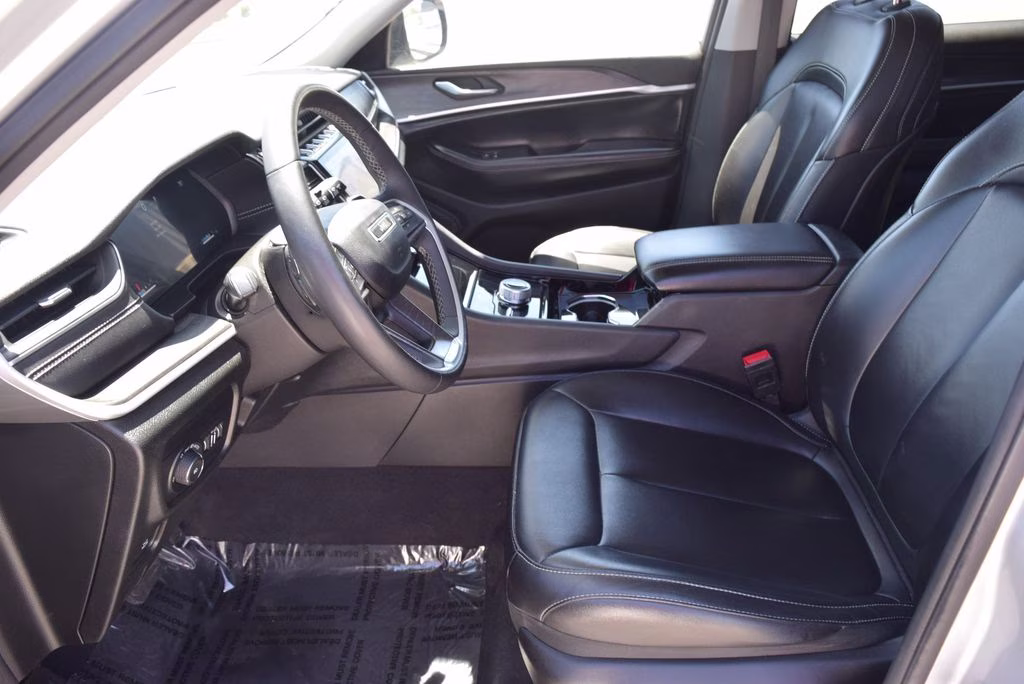 2023 Silver Zynith Jeep Grand Cherokee L Limited 4X4 SUV