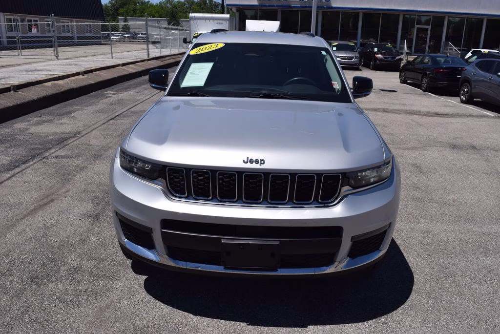 2023 Silver Zynith Jeep Grand Cherokee L Limited 4X4 SUV