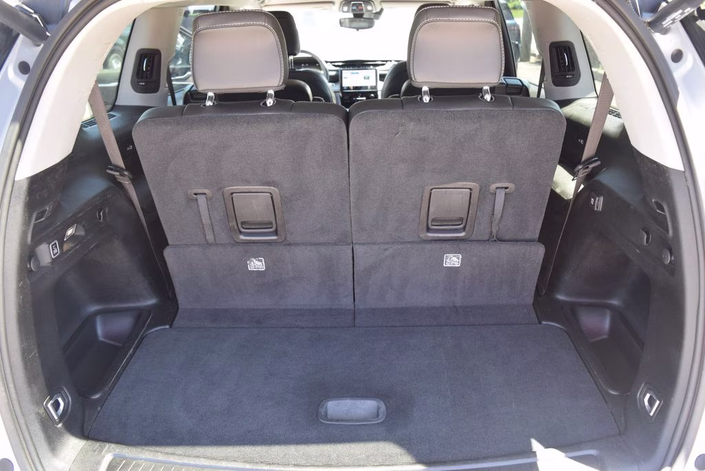 2023 Silver Zynith Jeep Grand Cherokee L Limited 4X4 SUV