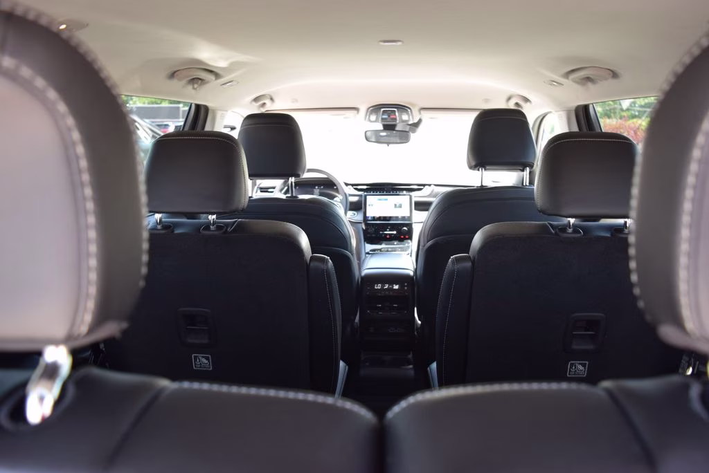 2023 Silver Zynith Jeep Grand Cherokee L Limited 4X4 SUV