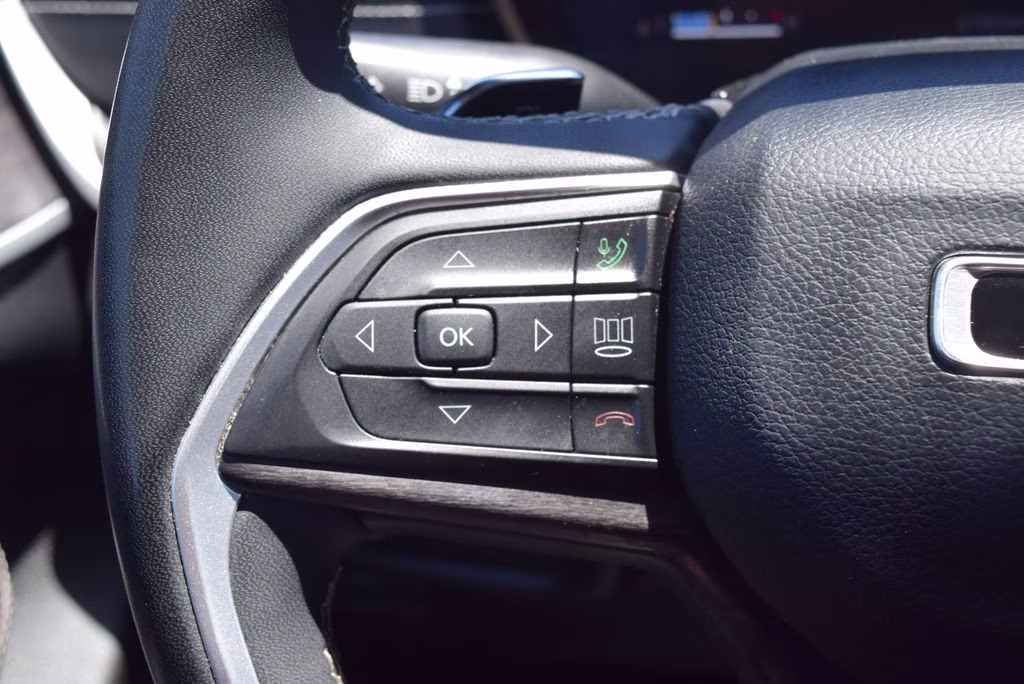 2023 Silver Zynith Jeep Grand Cherokee L Limited 4X4 SUV