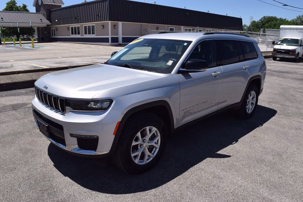 2023 Silver Zynith Jeep Grand Cherokee L Limited 4X4 SUV