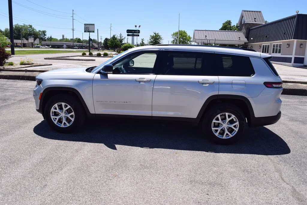 2023 Silver Zynith Jeep Grand Cherokee L Limited 4X4 SUV