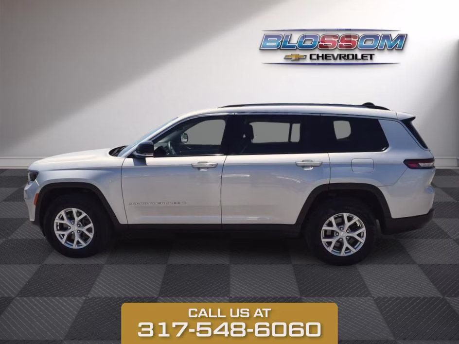 2023 Silver Jeep Grand Cherokee L Limited 4X4 SUV
