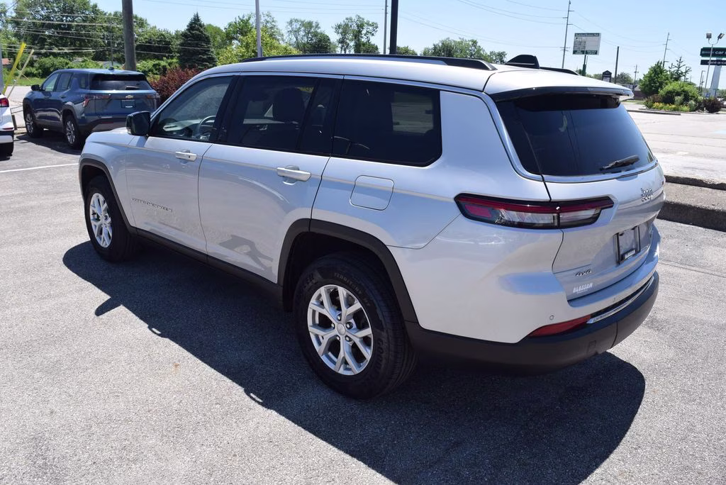 2023 Silver Zynith Jeep Grand Cherokee L Limited 4X4 SUV