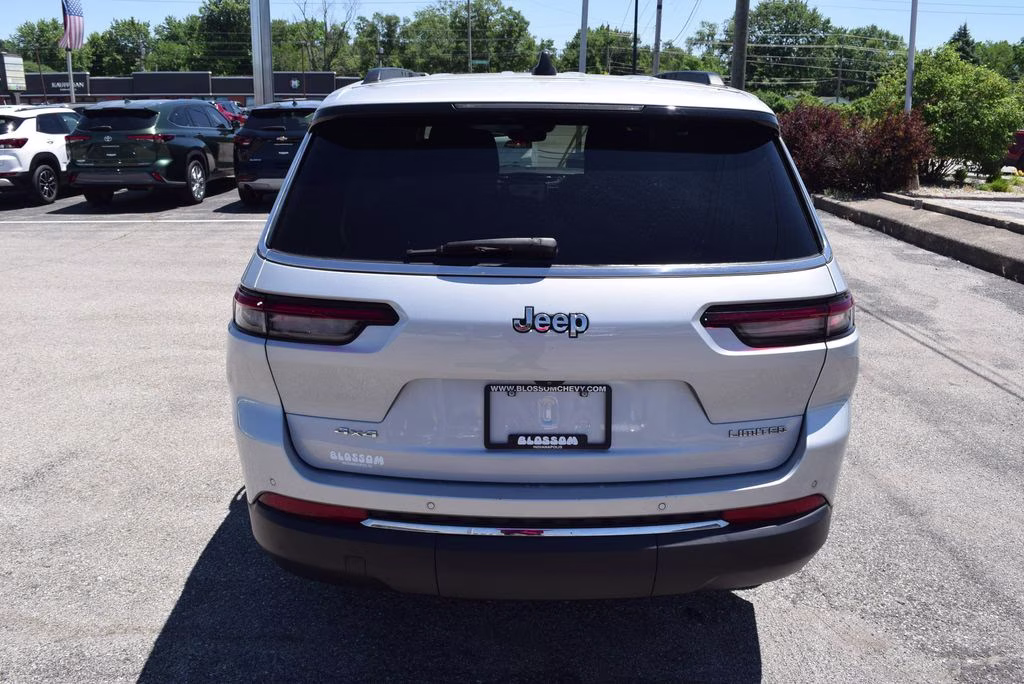 2023 Silver Zynith Jeep Grand Cherokee L Limited 4X4 SUV