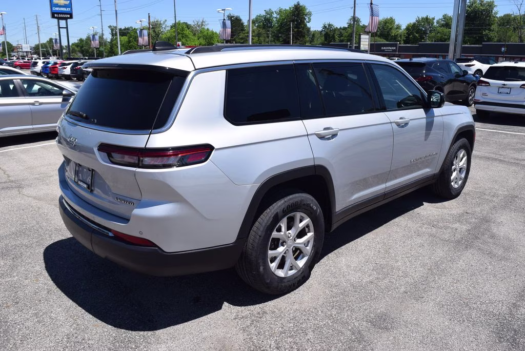 2023 Silver Zynith Jeep Grand Cherokee L Limited 4X4 SUV