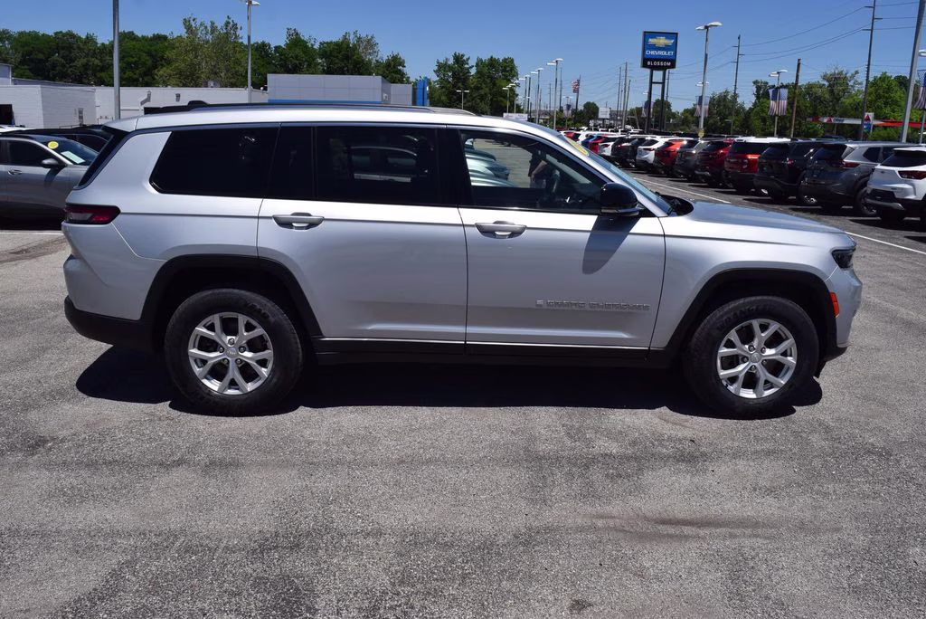 2023 Silver Zynith Jeep Grand Cherokee L Limited 4X4 SUV