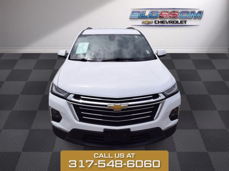 2023 Summit White Chevrolet Traverse LT FWD SUV