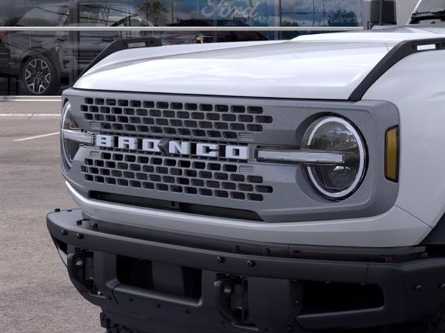 2026 Oxford White Ford Bronco Badlands 4X4 SUV