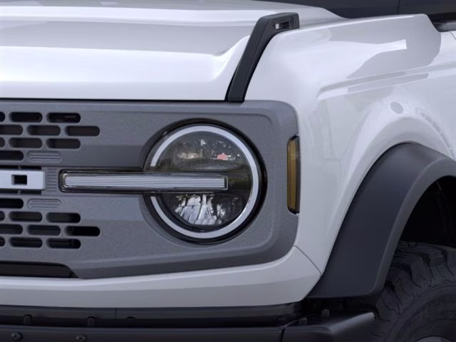 2026 Oxford White Ford Bronco Badlands 4X4 SUV