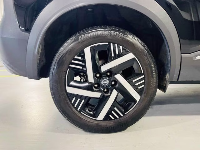 2025 Super Black Nissan Kicks SV FWD SUV