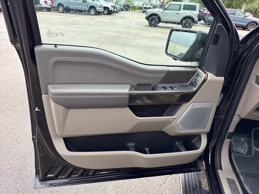 2024 Agate Black Metallic Ford F-150 Platinum 4X4 Truck